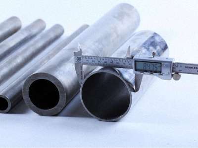 使用精密管有專(zhuān)家現(xiàn)場(chǎng)指導(dǎo)服務(wù)，施工無(wú)憂(yōu)！